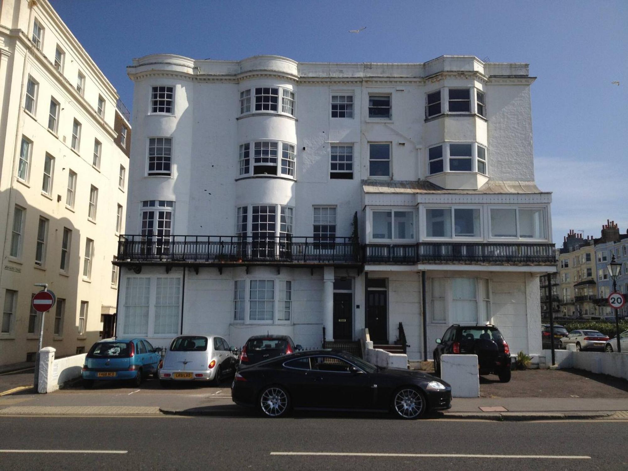 Seaview Regency Apartment With Private Parking 布赖顿 外观 照片